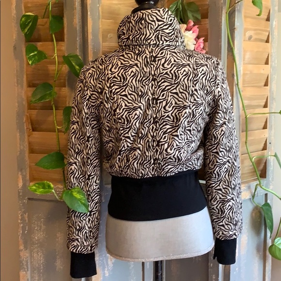 Marc Cain Sport Animal Print Crop Jacket 🌟 - Picture 4 of 16